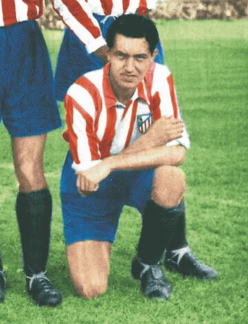 Adrián Escudero, es una de las grandes leyendas rojiblancas, debutó en enero de 1946, vistió nuestra camiseta en 330 partidos oficiales a lo largo de las 13 temporadas que estuvo en el club (1945-1958).