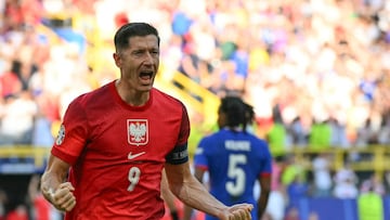 Poland's forward #09 Robert Lewandowski celebrates scoring his team's first goal during the UEFA Euro 2024 Group D football match between France and Poland at the BVB Stadion in Dortmund on June 25, 2024. (Photo by Alberto PIZZOLI / AFP)