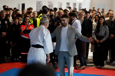 Ilia Topuria durante la exhibición de artes marciales. 