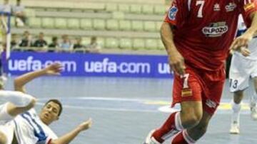 <b>VICTORIA EN LOS PENALTIS.</b> Los locales tuvieron que esperar al final para llevarse el triunfo.