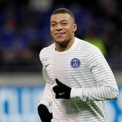 Mbappé le levanta a Neymar la portada del FIFA 21 en Francia