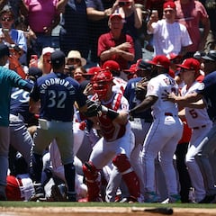 12 suspendidos por pelea entre Mariners y Angels