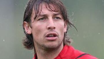 <B>VETERANÍA.</B> El experimentado Heinze se ha comprometido con el Real Madrid hasta los 33 años.