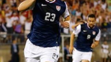 El estadounidense Brek Shea celebra el gol de la victoria de su selecci&oacute;n ante Costa Rica.