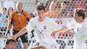 <b>SEGUIRÁ DE BLANCO. </b>Agus, en el centro, cambiará el blanco del Albacete por el del Castilla.