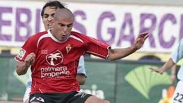 <B>DOS AÑOS.</B> El ex jugador del Murcia se ha comprometido por dos temporadas.