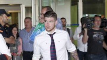 Alberto Moreno, viajando con el Sevilla.