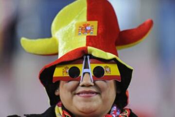 Aficionada española durante un partido de fútbol de La Roja.