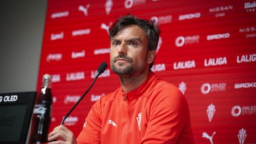 21-03-25. RUBÉN ALBÉS, EN LA RUEDA DE PRENSA PREVIA A RECIBIR LA VISITA DEL ALBACETE EN EL MOLINÓN.