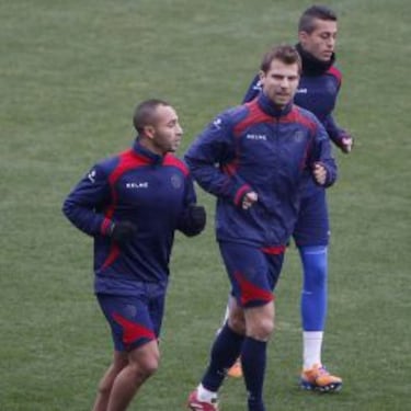 El Levante va a intentar pescar en plena tormenta rojiblanca