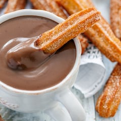 Aseguran que el chocolate con churros es una “tragedia estética” y lo justifica con el protocolo: “Valiente tontería”