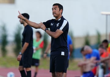 El lateral izquierdo y capitán de aquella selección fue otro de los veteranos, ya que tenía 35 años y 103 internacionalidades. De hecho, anunció su retirada tras este Mundial. Actualmente es el entrenador del Rangers, equipo de la Liga Escocesa. Como jugador, ‘Gio’ empezó su trayectoria en el Feyenord y pasó por el Clasgow y el Arsenal antes de llegar al Barça, donde estuvo hasta 2007. Tras su paso por la Liga española, volvió al Feyenord, club en el que se retiró.