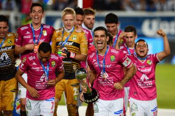 El León utilizó un uniforme rosa en la Final del Clausura 2014 que ganó al Pachuca. Los fieles seguidores de La Fiera vieron coronarse a su equipo no como Panzas Verdes, sino como panzas rosas.