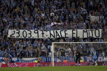 Despedida, 8 mayo 2010, Espanyol-Osasuna: Juega sus últimos minutos y al final del partido es manteado por sus compañeros.