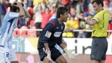 El arbitraje de Mejuto desata la indignación en el Málaga