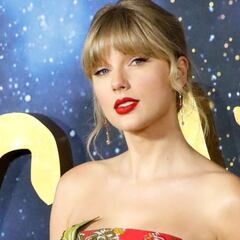 Is Taylor Swift still wearing her Joe Alwyn ‘J’ necklace?