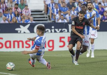 El jugador del Atlético de Madrid, Vitolo, marca el 0-1 al Leganés.