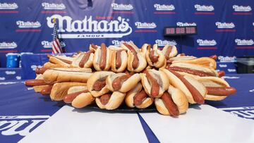 ¿Quién ganó la competencia de comer hot dogs del 4 de julio y cuántos se comió?