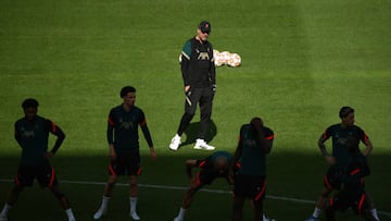 PARIS, FRANCE - MAY 27: Juergen Klopp, Manager of Liverpool looks on during the Liverpool FC Training Session at Stade de France on May 27, 2022 in Paris, France. Liverpool will face Real Madrid in the UEFA Champions League final on May 28, 2022. (Photo by Matthias Hangst/Getty Images)