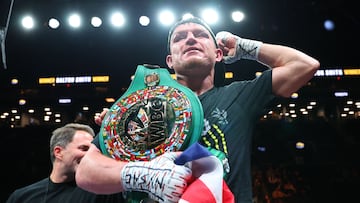 Dalton Smith celebra el triunfo ante Subriel Matías.