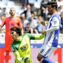 Vela alcanzó a Chicharito como goleador en 2017