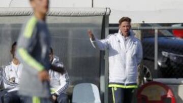 Guti. El histórico ‘14’ madridista dirige desde el pasado 9 de enero al Juvenil B en el Grupo XII de la Liga Nacional Juvenil.
