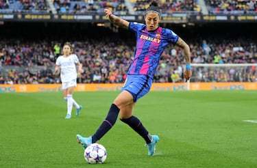 Otro de los grandes nombres de la historia del Barcelona, Jenni Hermoso, también defendió los colores del Atlético en varias ocasiones. La que a la postre fue la segunda máxima goleadora de la historia blaugrana (181) estuvo en el Atlético de 2004 a 2010 y en la temporada 2018-19, antes de fichar de nuevo por el Barça, en el que ya estuvo de 2013 al 2017.