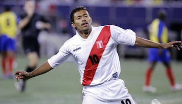 7°. Roberto Palacios (45 años, retirado) disputó 128 partidos por Perú.