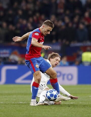 Luka Modric y Nikola Vlasic.