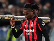 Soccer Football - Serie A - Lazio v AC Milan - Stadio Olimpico, Rome, Italy - March 15, 2026 AC Milan's Rafael Leao reacts after being substituted off during the match REUTERS/Daniele Mascolo TPX IMAGES OF THE DAY