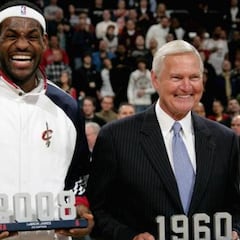 Defensa de Jerry West a LeBron: "Quienes le critican son ridículos"
