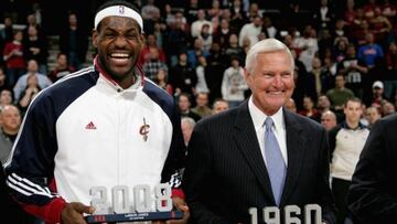 LeBron James y Jerry West, en una imagen de archivo.