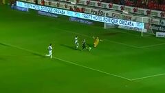 ¡Definió 'picando' el balón!: el gran gol de Castillo en México