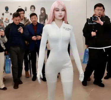 China da un paso más con el robot Moya: una IA encarnada capaz de emular al 92 % a un humano en una de sus funciones vitales