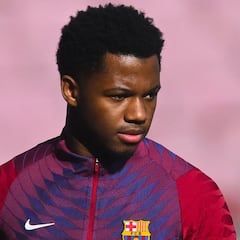 Ansu sale de la urna de cristal