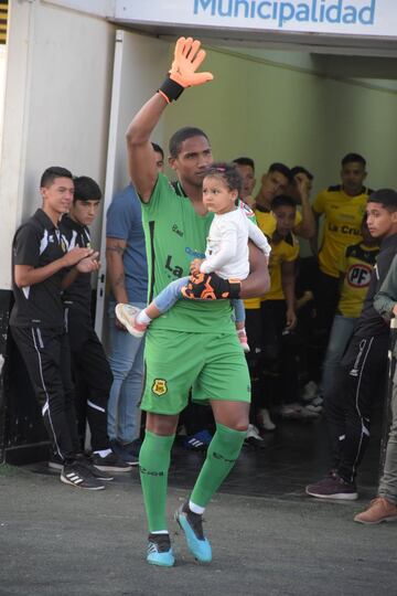 No encontró lugar en Colo Colo y decidió partir a préstamo a San Luis. Llega precedido de una buena actuación con la Roja en el Preolímpico Sub 23.