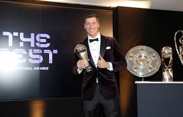 Robert Lewandowski, futbolista del Bayern de Munich, premio The Best FIFA 2020 al mejor jugador.