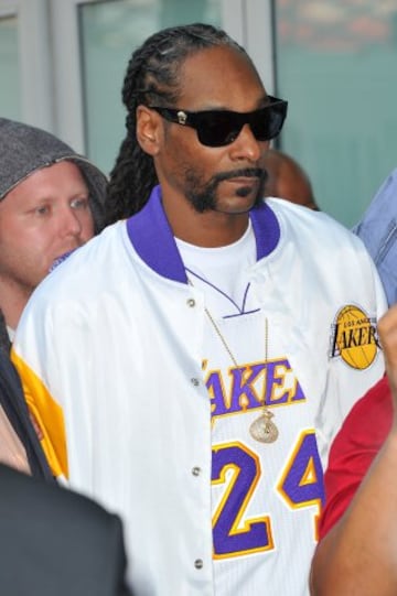 Nadie quiso perderse el último partido de Kobe Bryant. En la imagen el rapero Snoop Dogg.