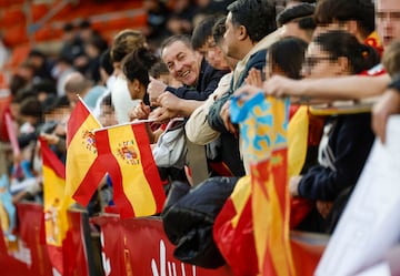 Aficionados en el estadio de Mestalla.