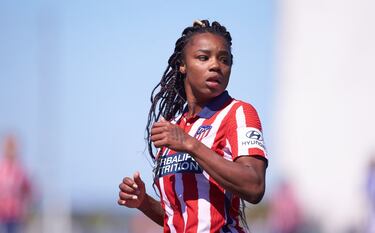 La brasileña es la que ha mantenido esta temporada al Atlético en muchos partidos. Vital para Sánchez Vera, es una delantera que va mucho mejor al espacio donde su endiablada velocidad le hacen imparable, pero que también demuestra que puede ser una buena rematadora y desenvolverse bien en espacios pequeños. Sus quince goles en los 27 partidos que ha jugado en liga con el Atlético son una muestra de su importancia en el equipo.