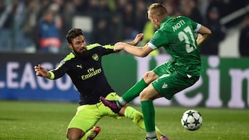 Arsenal's French forward Olivier Giroud (L) vies with Ludogorets' Romanian defender Cosmin Moti (R) during the UEFA Champions League Group A football match between PFC Ludogorets and Arsenal, on November 1, 2016 at the Vassil Levski stadium in S
