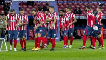 Los jugadores del Atlético antes del partido contra el Valladolid.