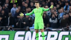 Kepa: Chelsea keeper refuses to come off in cup final