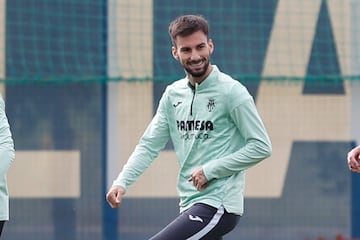 Álex Baena, durante un entrenamiento del Villarreal.
