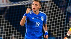 Mateo Retegui celebra un gol con Italia.