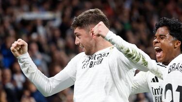 MADRID, 20/04/2025.- El delantero del Real Madrid Federico Valverde celebra su gol ante el Athletic Club, en el partido de la jornada 32 de LaLiga que Real Madrid y Athletic Club de Bilbao disputan este domingo en el estadio Santiago Bernabéu, en Madrid. EFE/Chema Moya