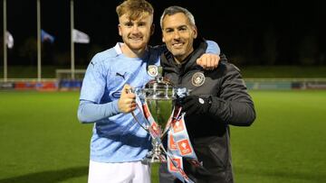 El español Carlos Vicens hace campeón al City juvenil