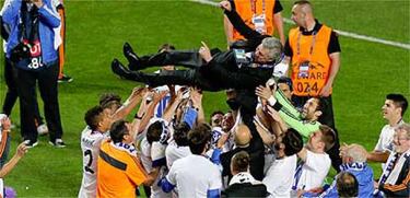 Del manteo de Carlo al de Paco en 24 horas