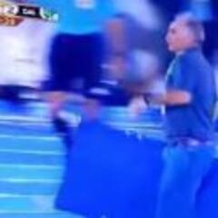 'Pecoso' Castro, sancionado tres fechas por el 'show de la camilla'