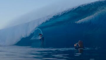 Molly Picklum en Teahupo'o